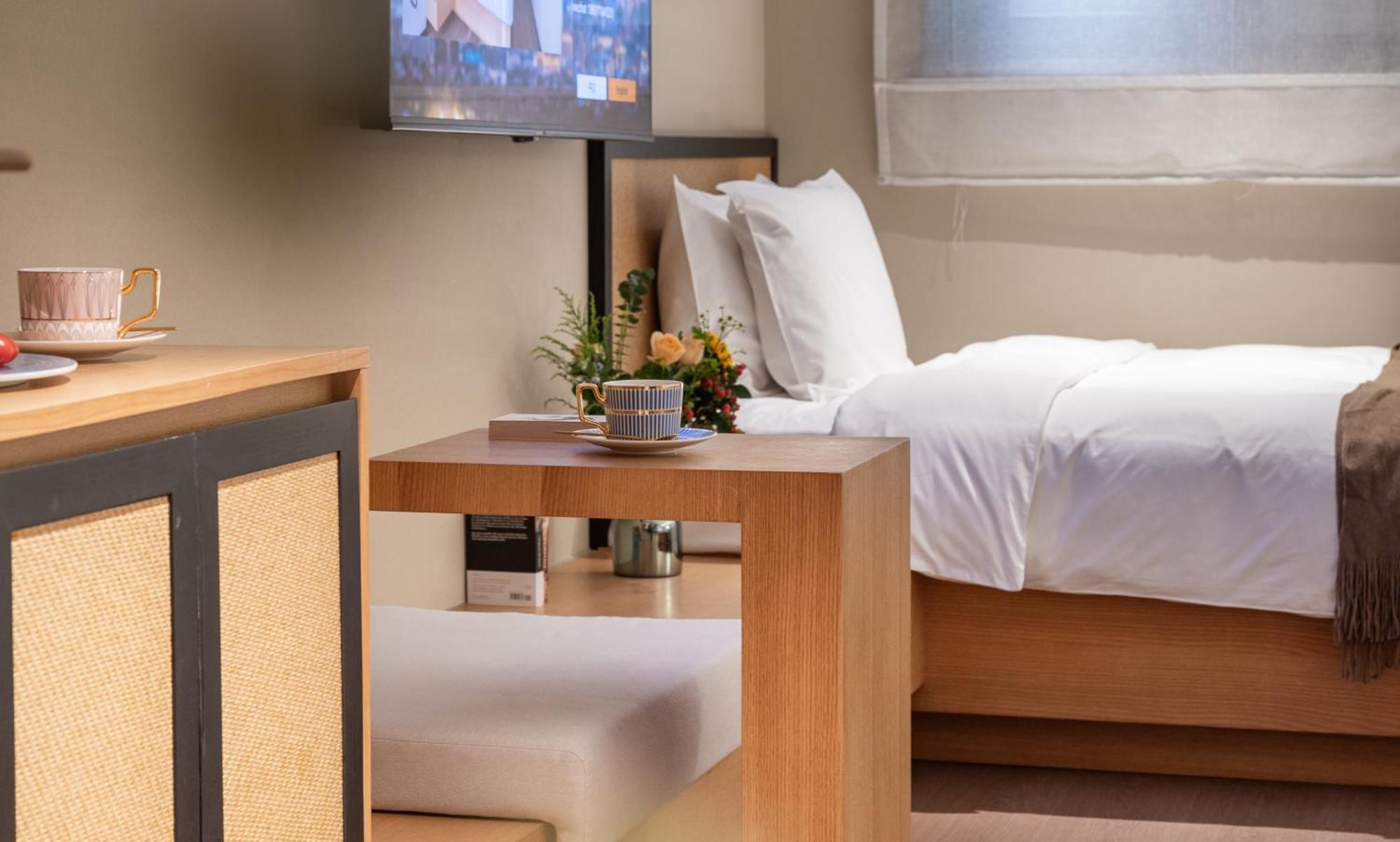 Beijing Tangfu Nanluoguxiang Wang Fu Jing Forbidden City Snack Street Hotel,1 Stop Walking To Airport Express,3 Stop To Tiananmen&Free Laundry Dry Service &Professional Free Tour Ticket Service With English Speaking Staff المظهر الخارجي الصورة